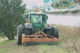 Fauchage routier et autoroutier